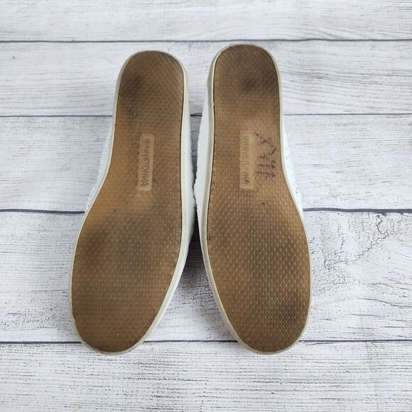 Minnetonka Pacific Loafer Slip On White Perforated Leather Shoes Women's Sz 7.5 - Picture 8 of 10